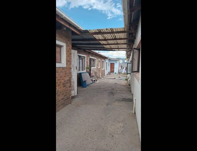 8 BEDROOM HOUSE FOR SALE IN KLEIN PARYS